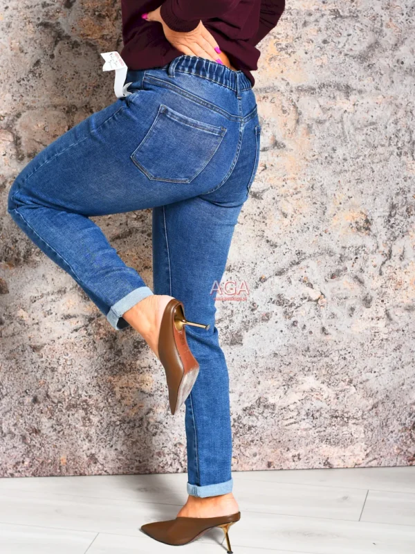 Spodnie mom jeans z gumką z tyłu
